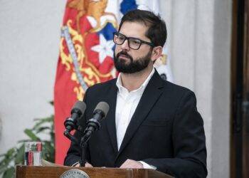 Presidente Boric es invitado a declarar como imputado en causa por fallida compra de casa de Allende