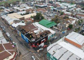 Gobernador Saffirio por incendio en Victoria: “hemos puesto a disposición todas nuestras capacidades para lograr superar las dificultades”