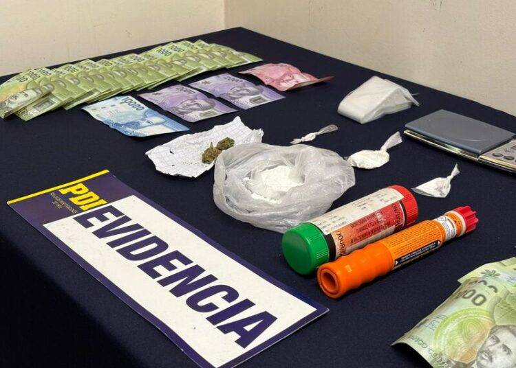 Cuatro personas detenidas por microtr谩fico de drogas e infracci贸n a la ley de armas