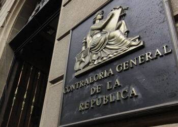 ContralorÃa: 25 mil funcionarios públicos salieron del paÃs mientras estaban con licencia