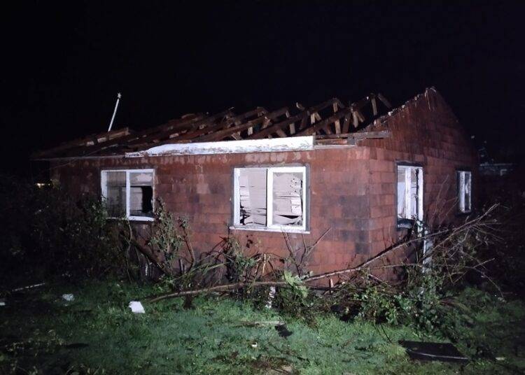 A una semana de tornado en Puerto Varas anuncian construcci贸n de viviendas de emergencia