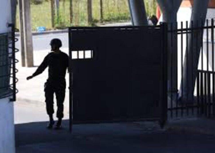 Hallan muerto en su celda a imputado por homicidio de hijastro con TEA