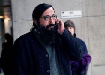 Rodrigo Román, fundador de Defensoría Popular, fue detenido por chocar ebrio