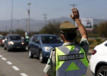 Contraloría: Carabineros no incautó autos robados ni detuvo prófugos, pese a controlarlos