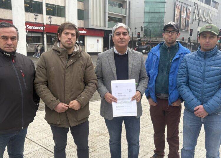 Diputado Leal solicita a Contralor铆a investigaci贸n especial a SAG por presunto maltrato animal en sacrificio de caballos