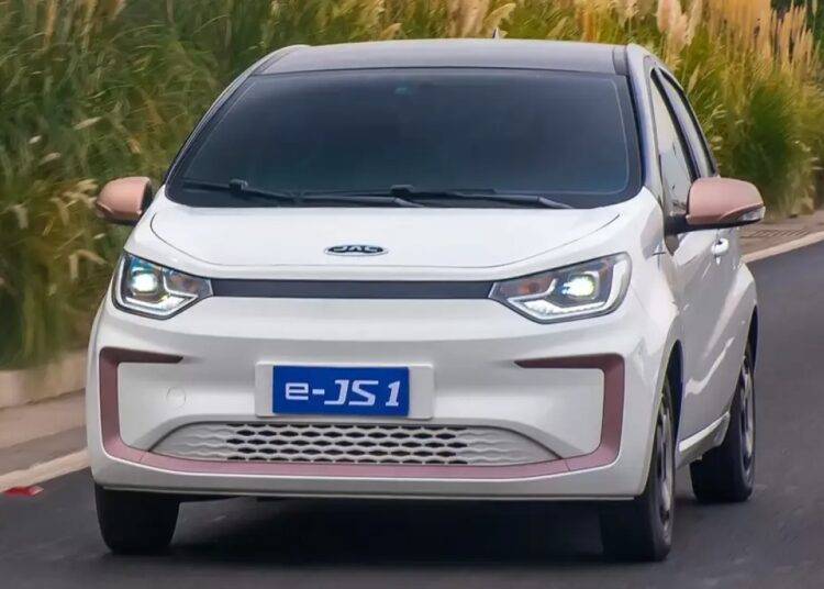 SERNAC oficia a automotora Gildemeister por venta de auto eléctrico que podría no ser compatible con normas de carga del país