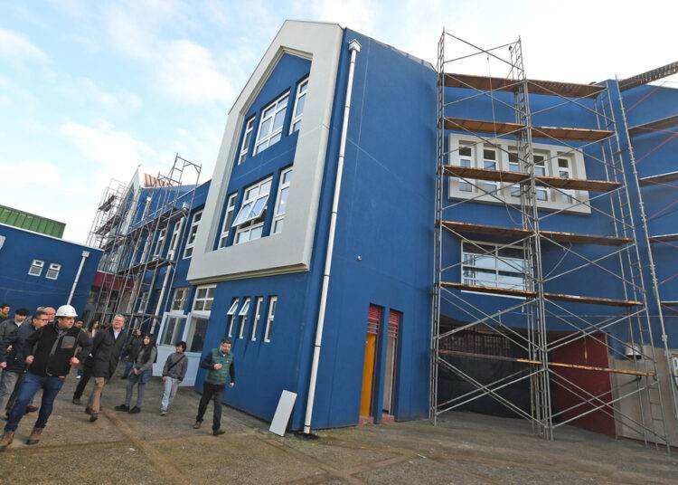 Ejecutan importante proyecto de reposici贸n de Escuela Villa Carolina en Temuco