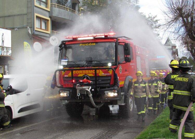 Pucón: Bomberos cuenta con nuevo carro para combate de incendios forestales