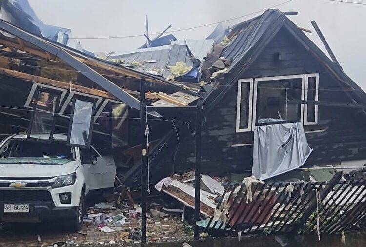 Realizan peritajes en vivienda donde muri贸 adulta mayor tras explosi贸n