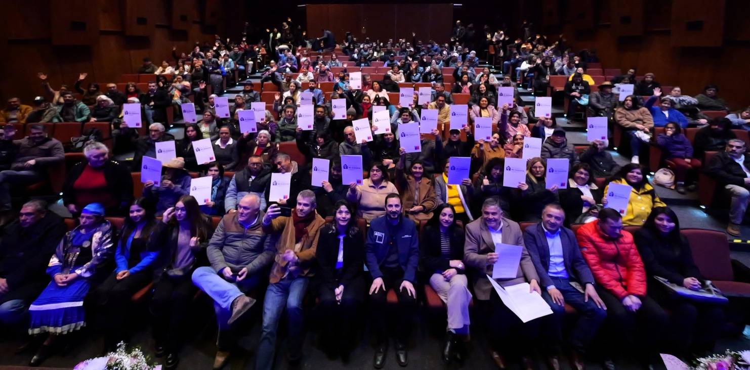 Ministro de Bienes Nacionales entrega 351 títulos de dominio en La Araucanía