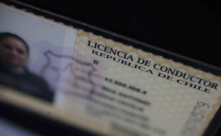 Funcionarios del Mineduc quedan en prisi贸n preventiva por emisi贸n de certificados falsos para licencia de conducir