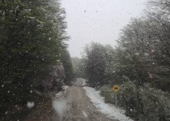 Sistema frontal deja 145 personas aisladas en Aysén: «Río atmosférico» trajo casi 300 mm en 72 horas