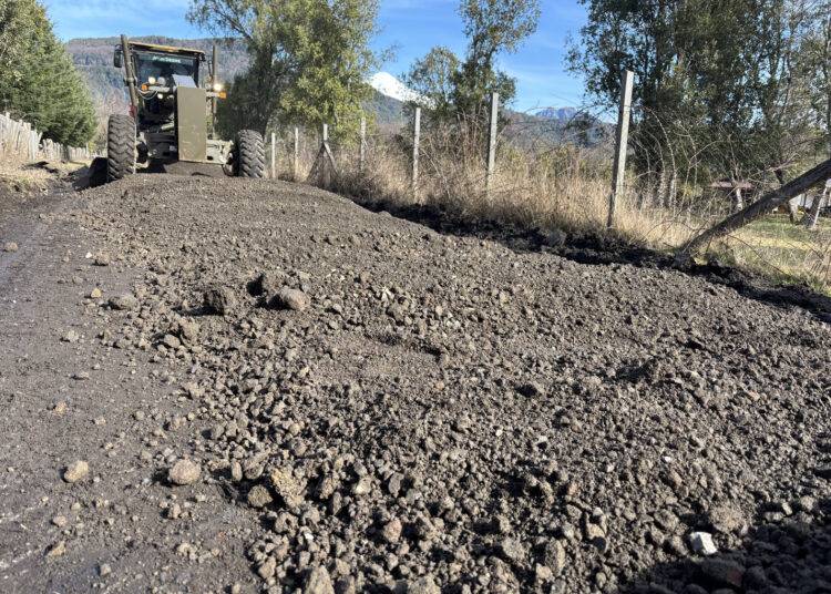 En Pucón inician trabajo de mejoras en caminos rurales de la zona