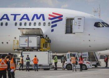Pilotos de Latam rechazan última oferta de la compañía: «Nos tienen a días de iniciar una huelga»