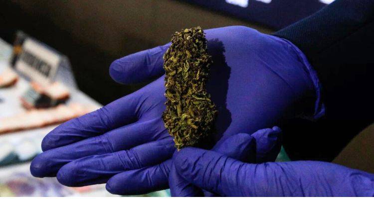 Funcionario de Sernapesca queda en prisi贸n por transporte de droga