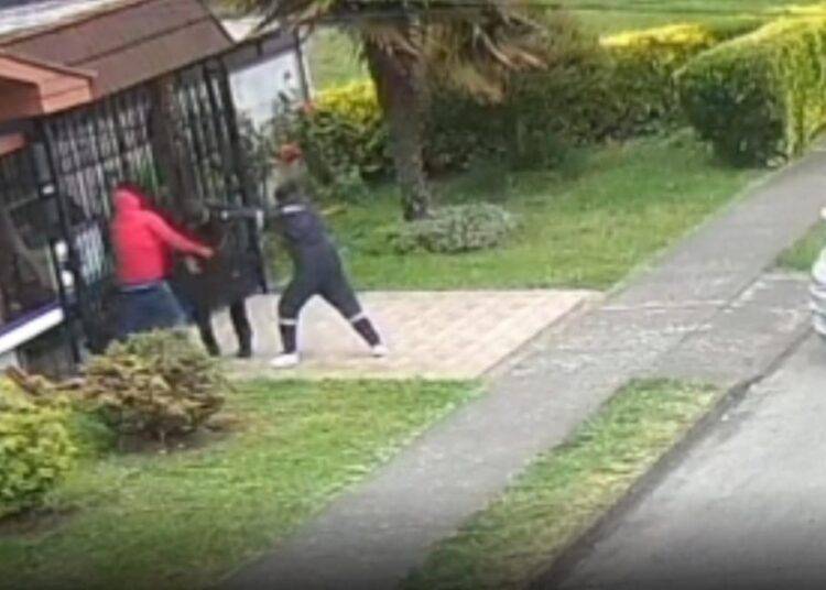 Carabineros logra detención de sujetos que golpearon a menor para asaltarlo