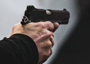 Iquique: médico chocó, amenazó con arma y pateó en el rostro a conductor