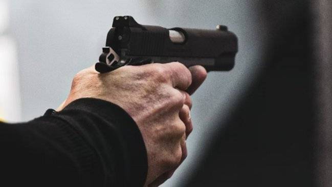 Iquique: m茅dico choc贸, amenaz贸 con arma y pate贸 en el rostro a conductor