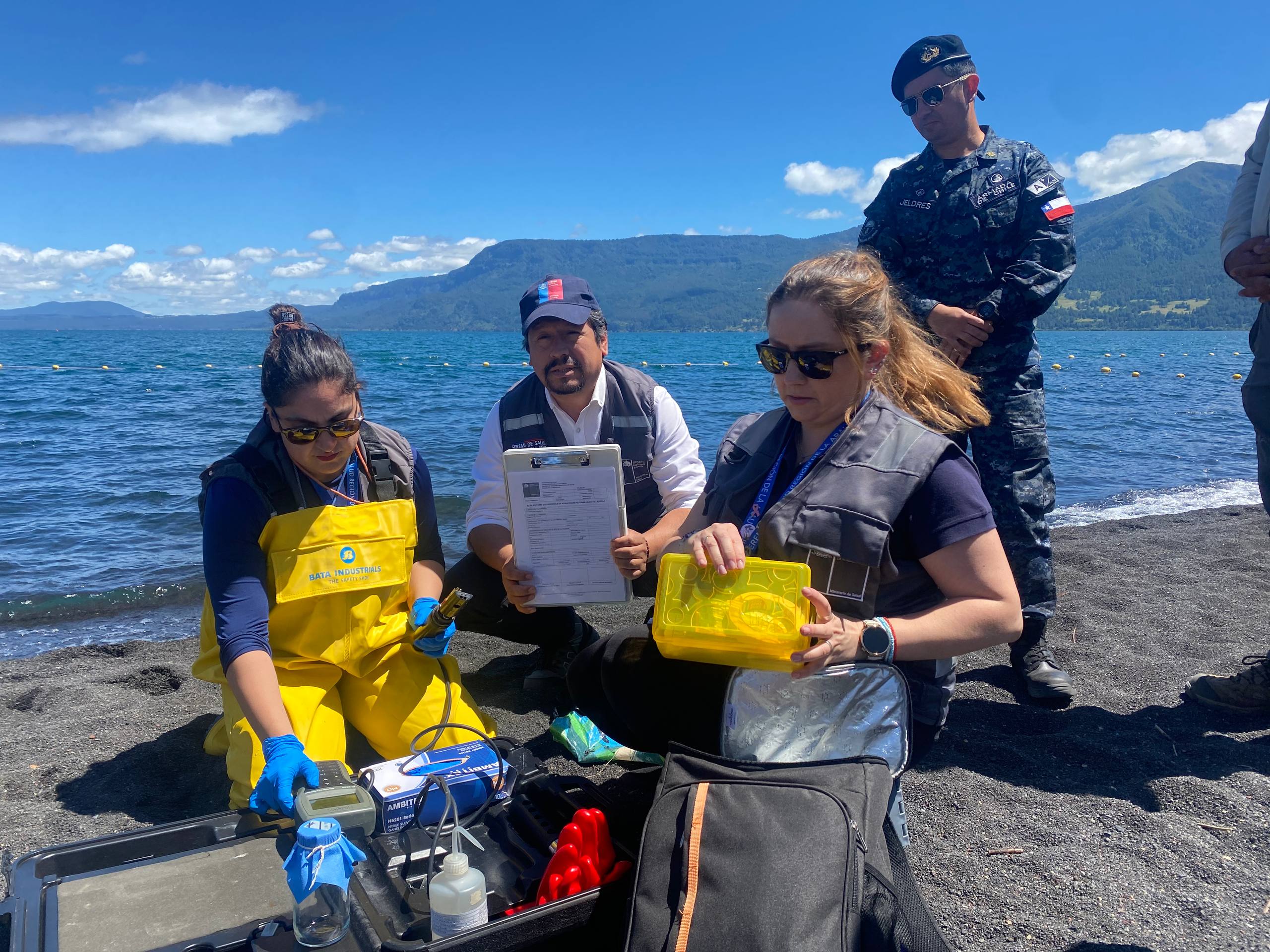 Inician monitoreo de agua en Lago Villarrica