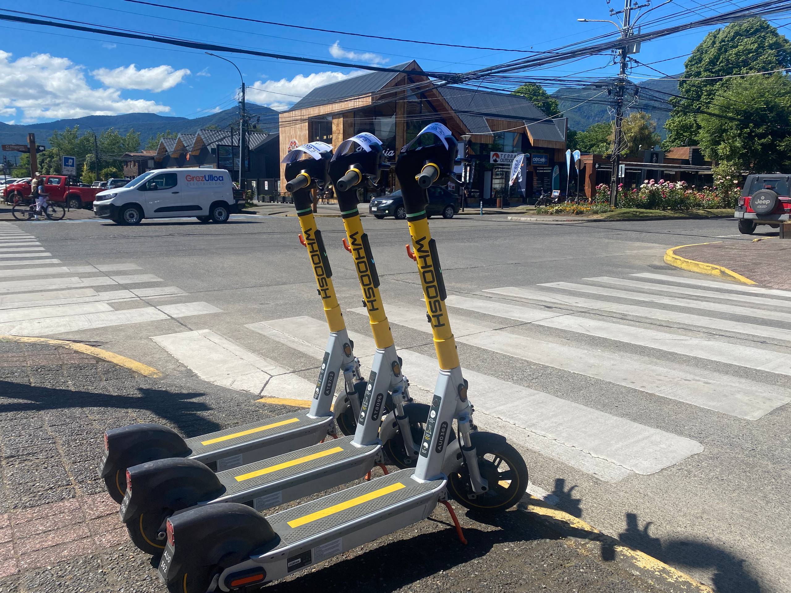Comenzaron sanciones de cortesía y multas por mal uso de scooters eléctricos en Pucón