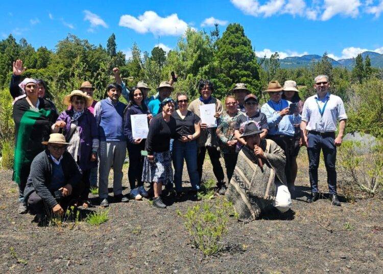Bienes Nacionales de La Araucan铆a entrega sitio ceremonial a Asociaci贸n de Melipeuco