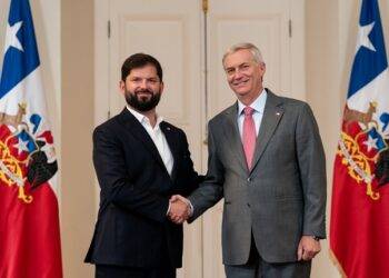 Boric y Kast se reunieron en La Moneda en el inicio de la transición presidencial