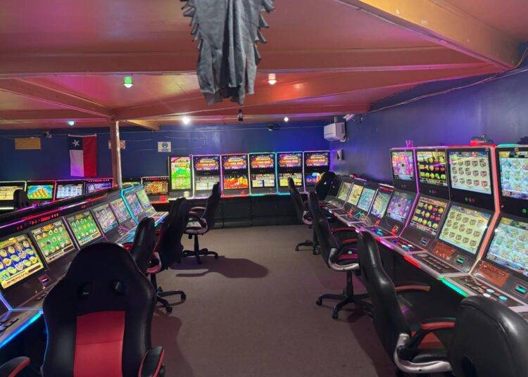 PDI incauta más de 200 máquinas de juegos y detiene a cuatro ciudadanos chinos