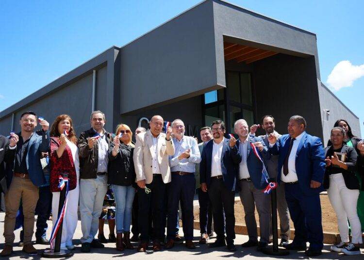 Inauguran CESFAM en una de las comunas pioneras de la universalizaci贸n de la Atenci贸n Primaria de Salud