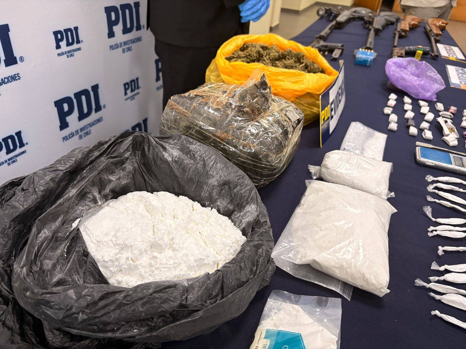Temuco: PDI desarticula clan familiar dedicado al microtr谩fico de drogas