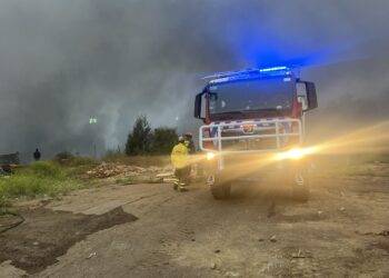 Extinción de «incendio subterráneo en microbasural» de Valparaiso podría tomar un mes