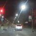 Luego de no respetar sem谩foro conductor atropella dos ocupantes de motocicleta