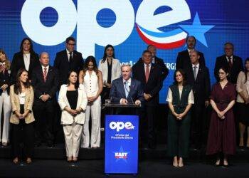Kast presentó a sus ministros con énfasis en un «Gobierno de emergencia»