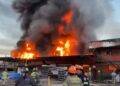 Gran incendio destruyó fábrica textil