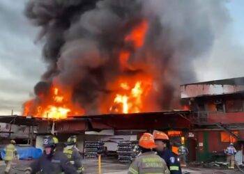 Gran incendio destruyó fábrica textil
