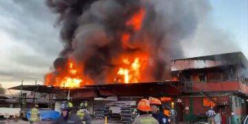 Gran incendio destruyó fábrica textil