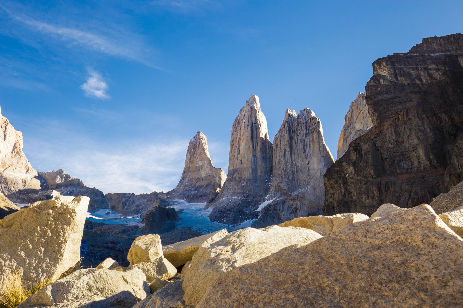 Prohíben entrada a Chile por un año a israelí que encendió cigarrillo en Torres del Paine