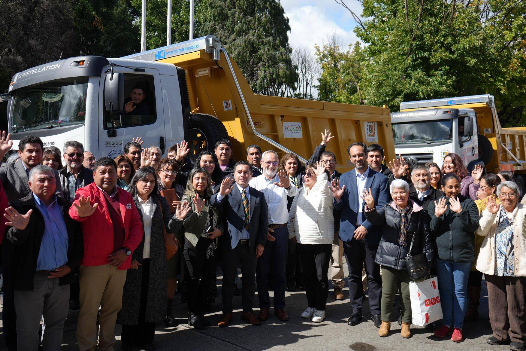 Cunco refuerza su conectividad con nuevos camiones tolva financiados por el Gobierno Regional