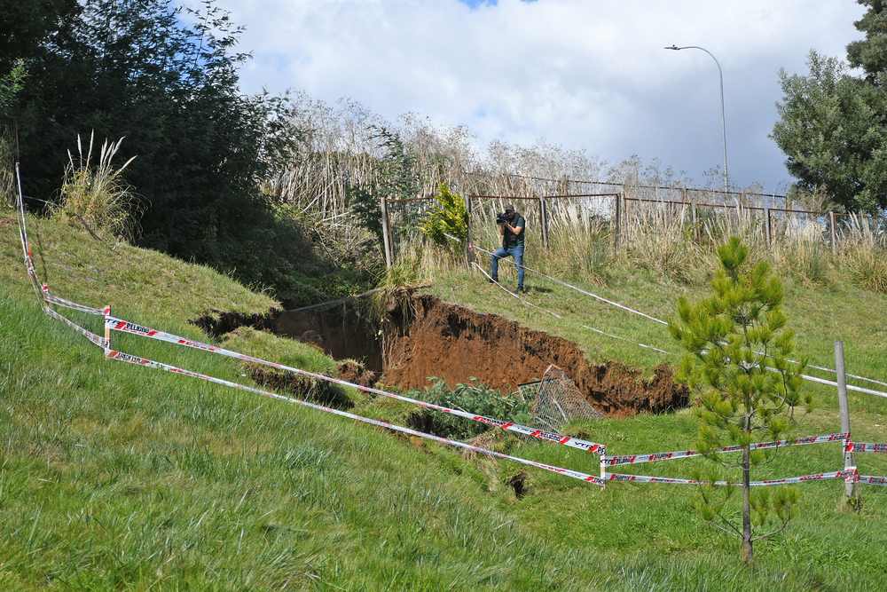 Temuco mantiene trabajos preventivos por lluvias y desborde de canal en sector Las Mariposas