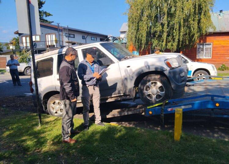 Pucón: municipio inicia retiro de vehículos que se encuentran abandonados en espacios públicos