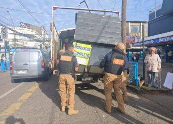 Municipio retira puestos de comida rápida ilegales tras denuncias por amenazas en el centro de Temuco