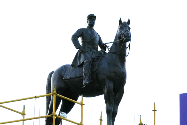 Tras cinco años, la estatua del general Baquedano volvió a su remodelada plaza