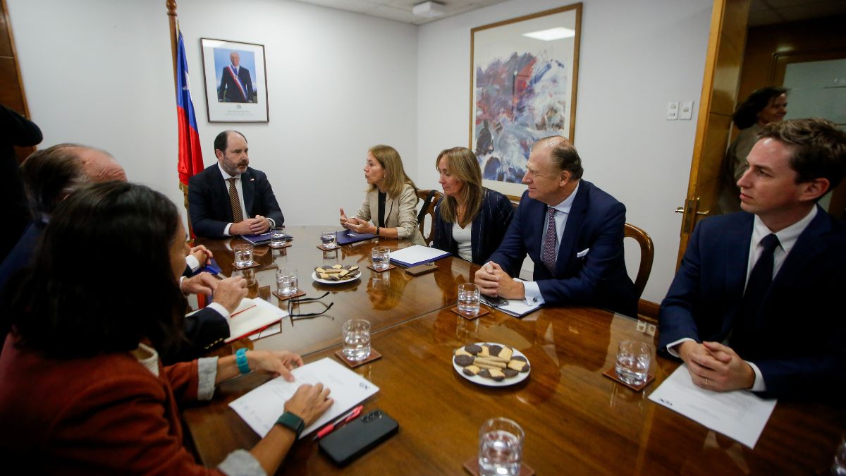 CPC pide terminar con los feriados irrenunciables tras reunión con ministro del Trabajo