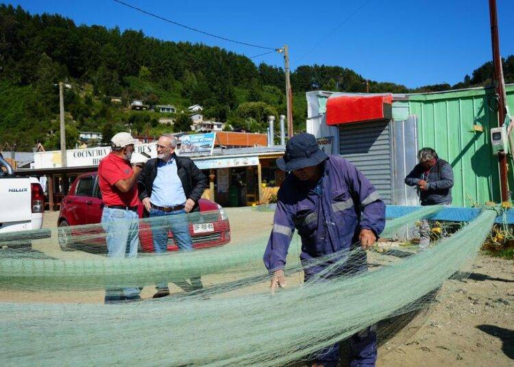 Gobernador inicia diálogo con pescadores de Toltén para destrabar proyectos de inversión pública en la costa