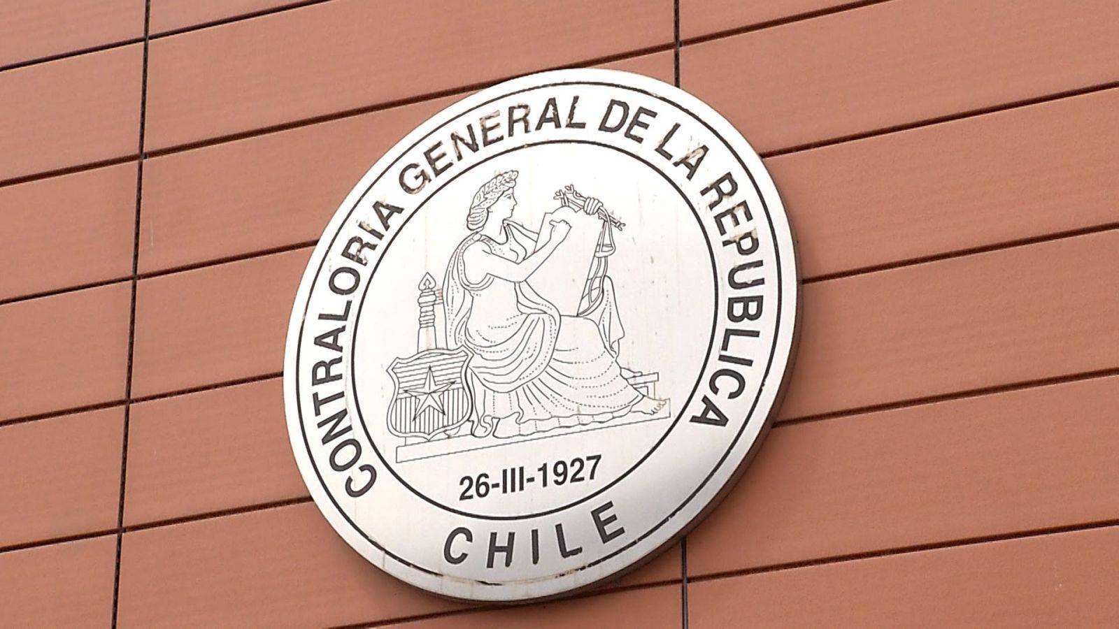 Contraloría detectó que municipios gastaron más en celebraciones que en ayuda social en 2024 y 2025