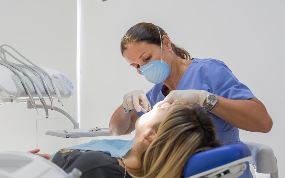 Formalizan a dentista luego que mujer perdiera 9 dientes tras atención en cesfam de Punta Arenas