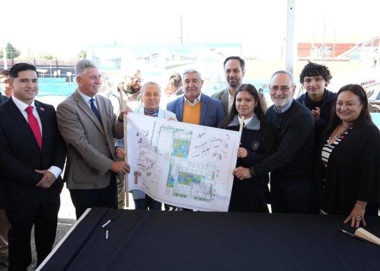 Renaico inicia transformaci贸n educativa con la colocaci贸n de la primera piedra del nuevo Liceo Domingo Santa Mar铆a