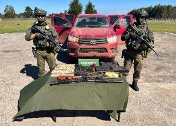 Carabineros COP recuperan camioneta robada, armas de fuego, munición y chaleco antibalas en Ercilla