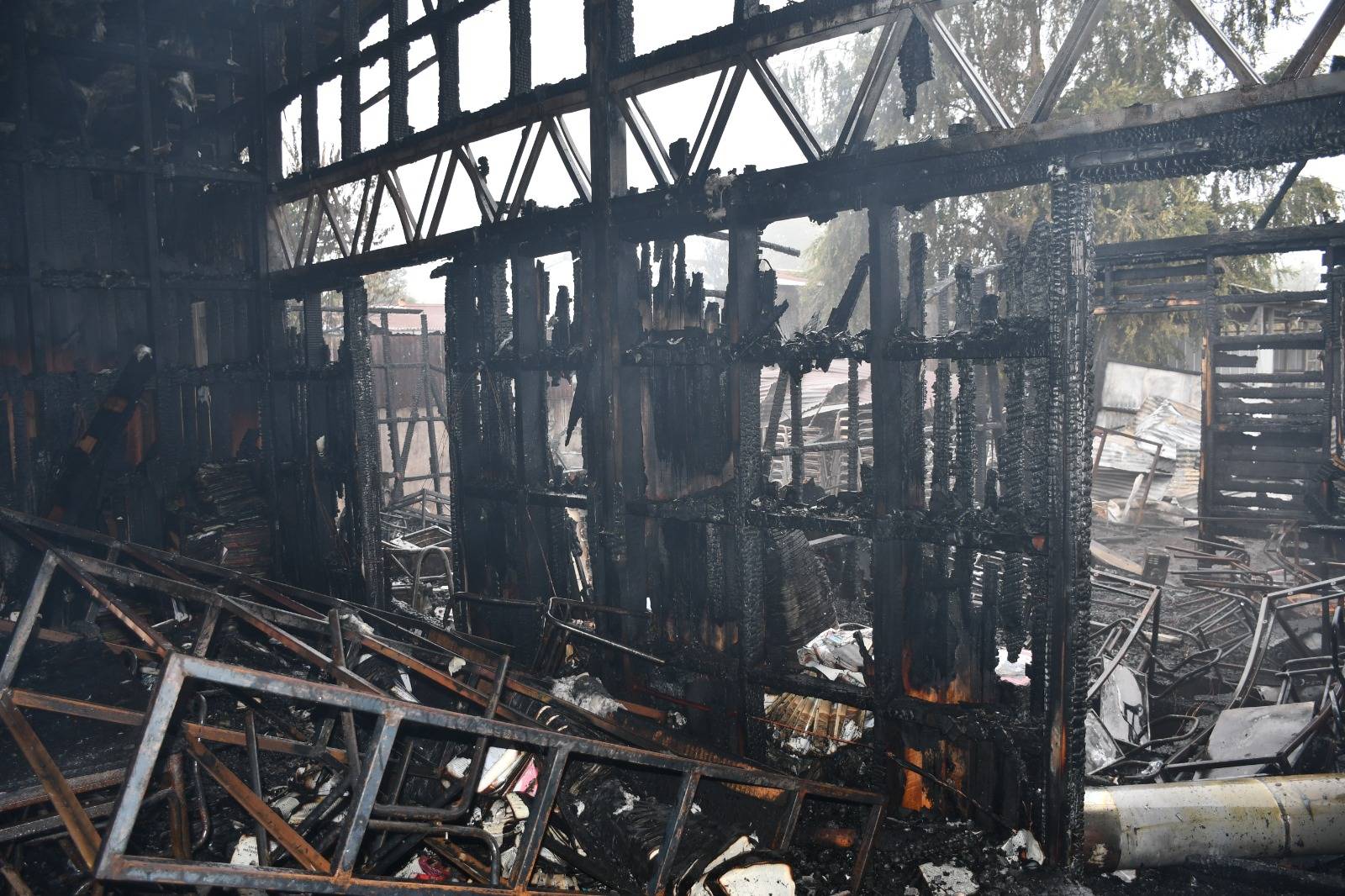 Incendio destruye 60% de Liceo Bicentenario en Gorbea