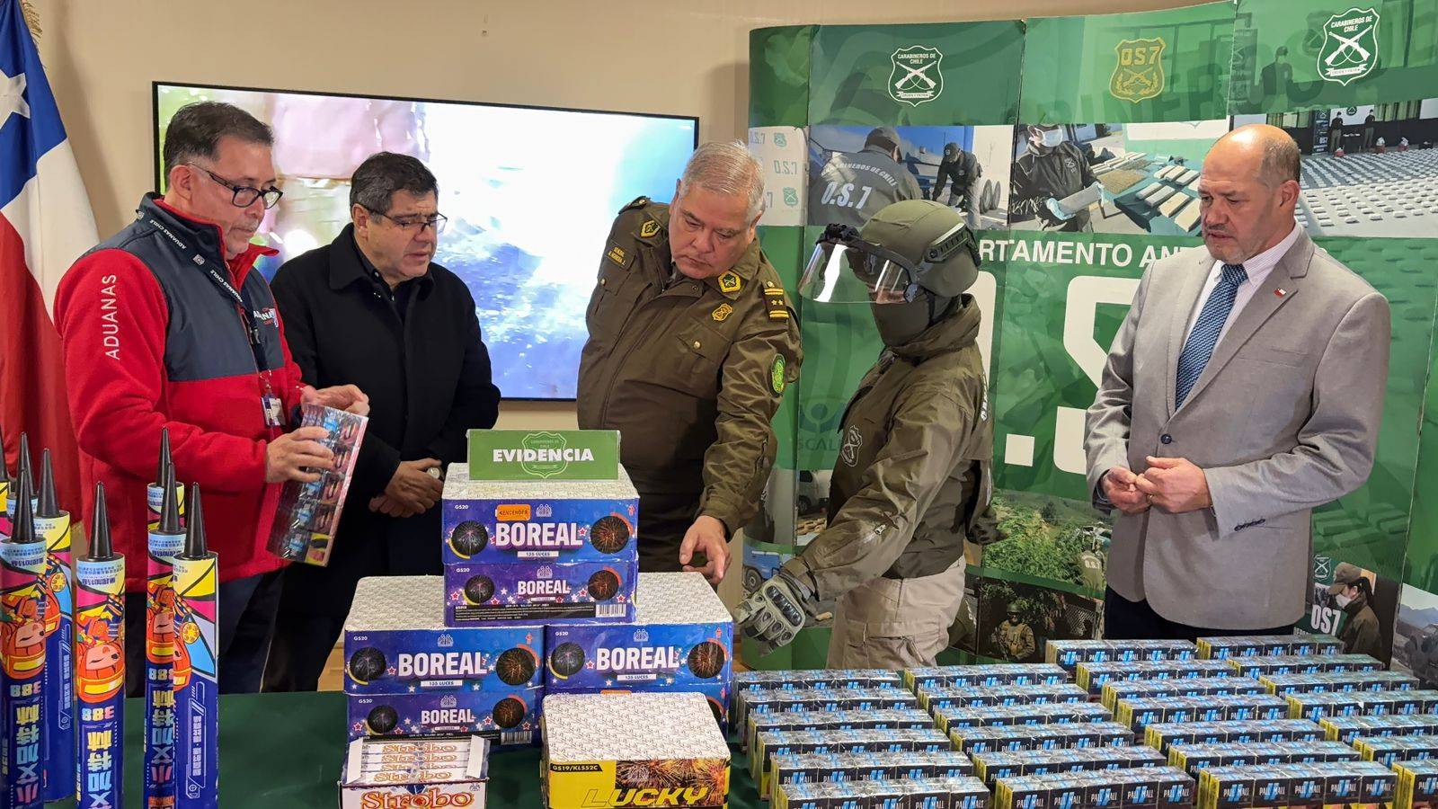 Carabineros del OS-7 AraucanÃa frustra millonario contrabando de cigarrillos: 86.000 cajetillas y fuegos artificiales incautados