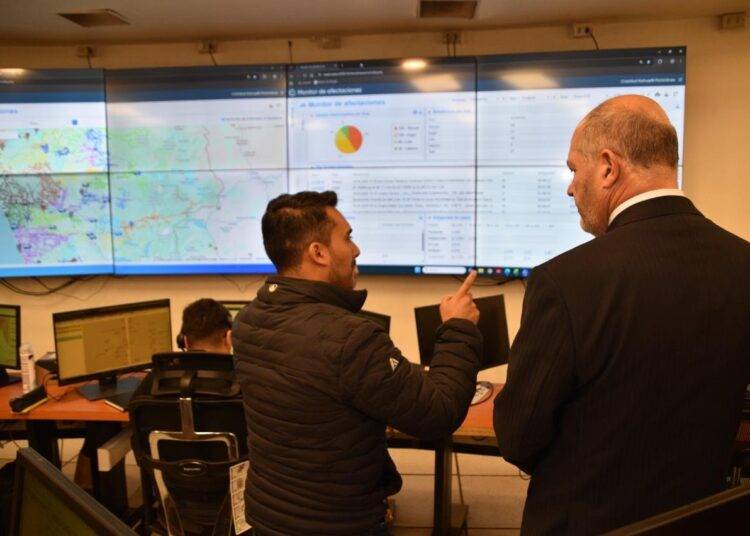Delegado Presidencial visita instalaciones de Frontel y conoce plan de emergencia para enfrentar el invierno